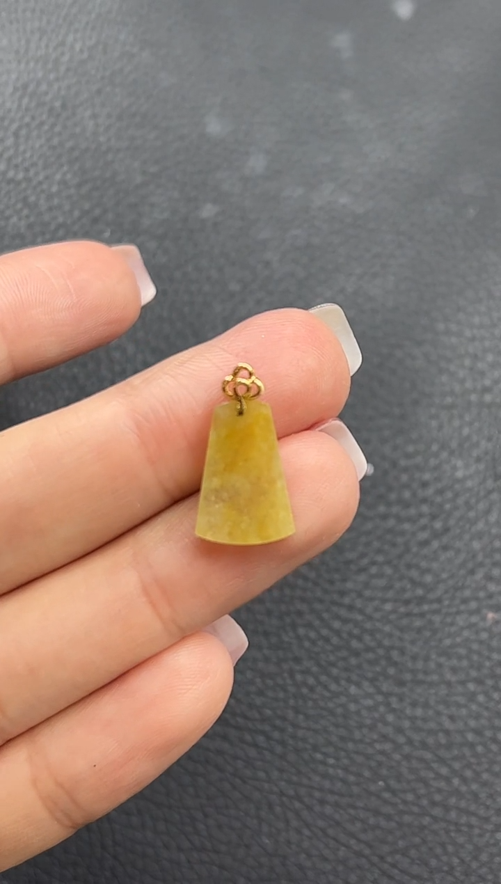 【闪购商品】翡翠颈饰18K金镶嵌黄翡无事牌