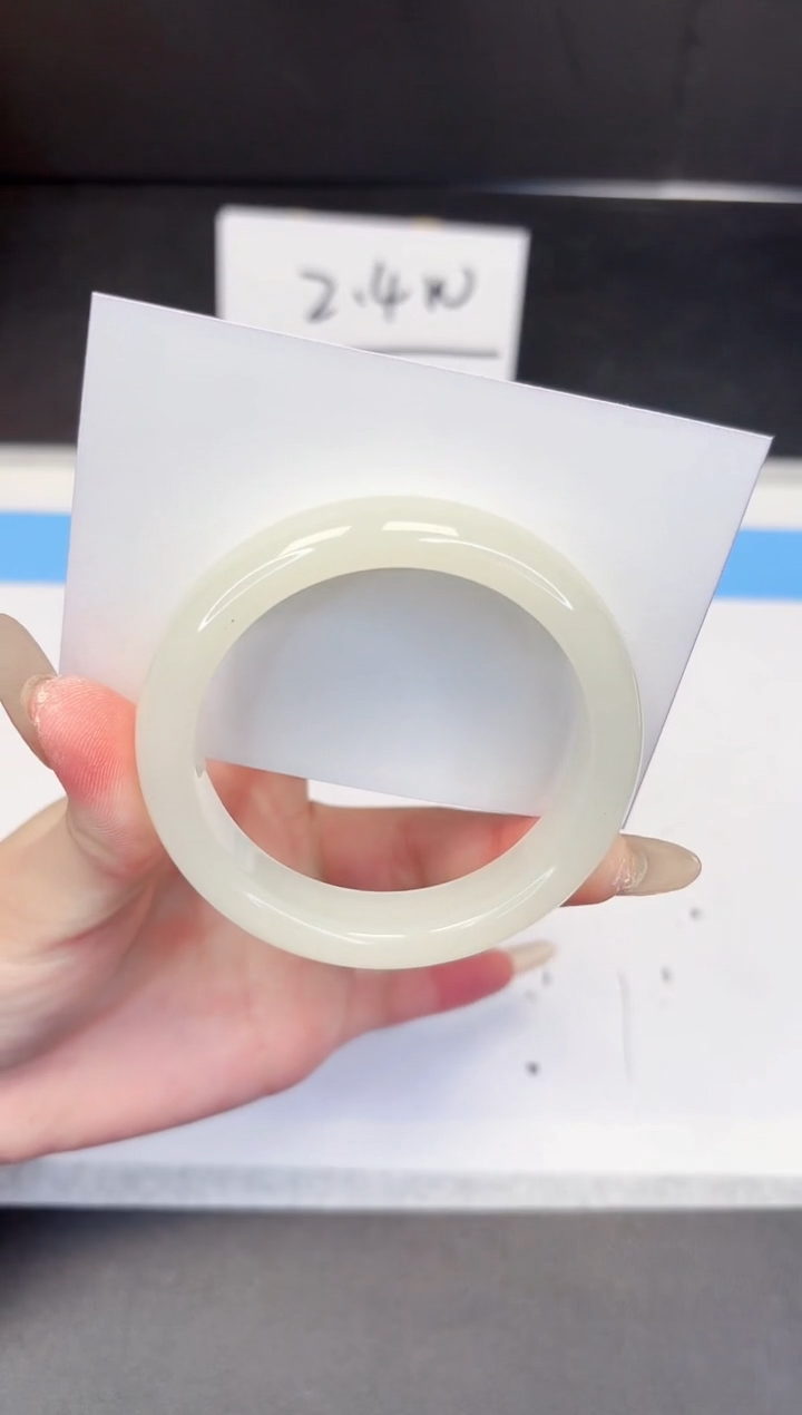 【闪购商品】石英质玉手镯未镶嵌220-52.1