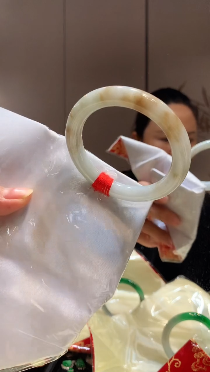 【闪购商品】翡翠手镯未镶嵌手镯