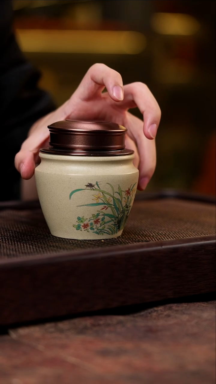 宜兴紫砂泥绘茶叶罐