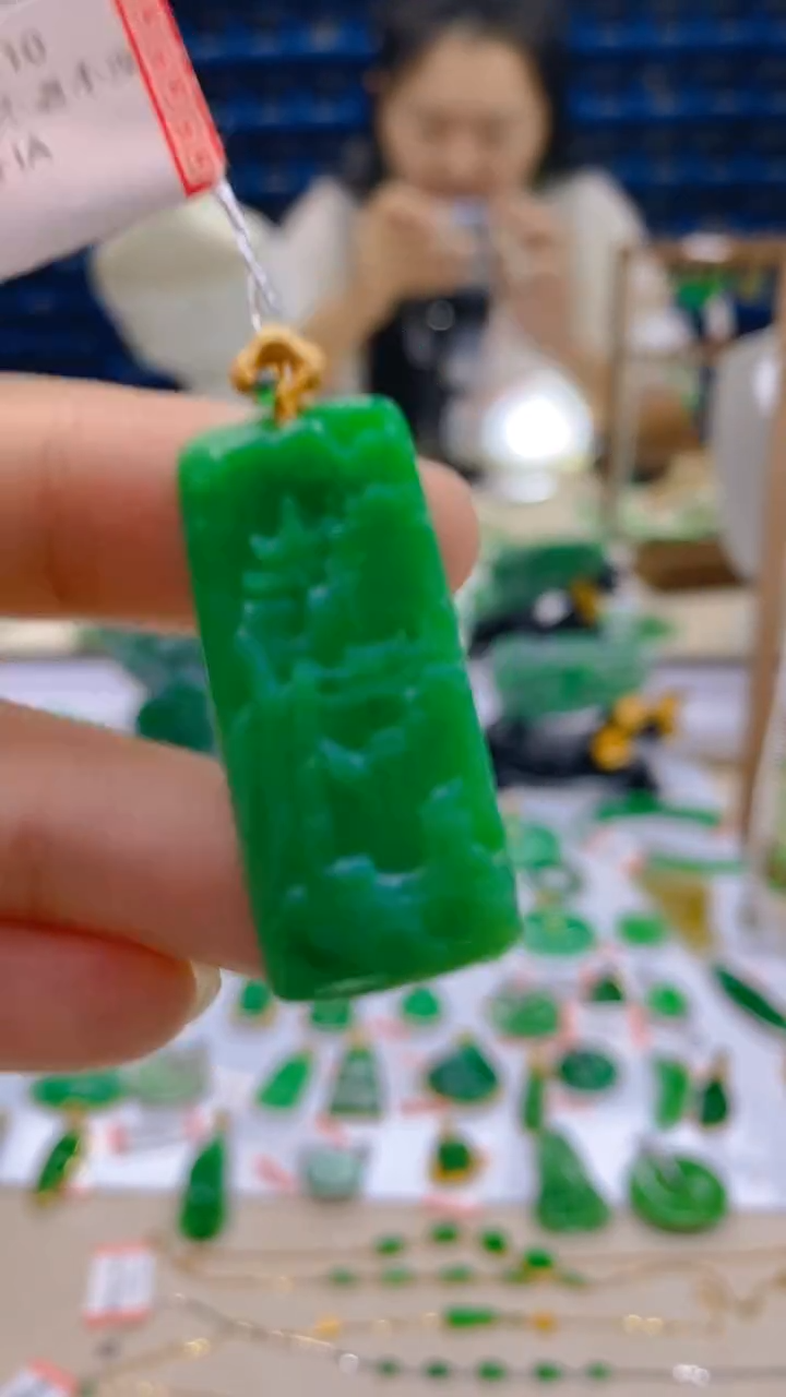 颈饰18K金镶嵌翡翠新号开播 全场乱卖