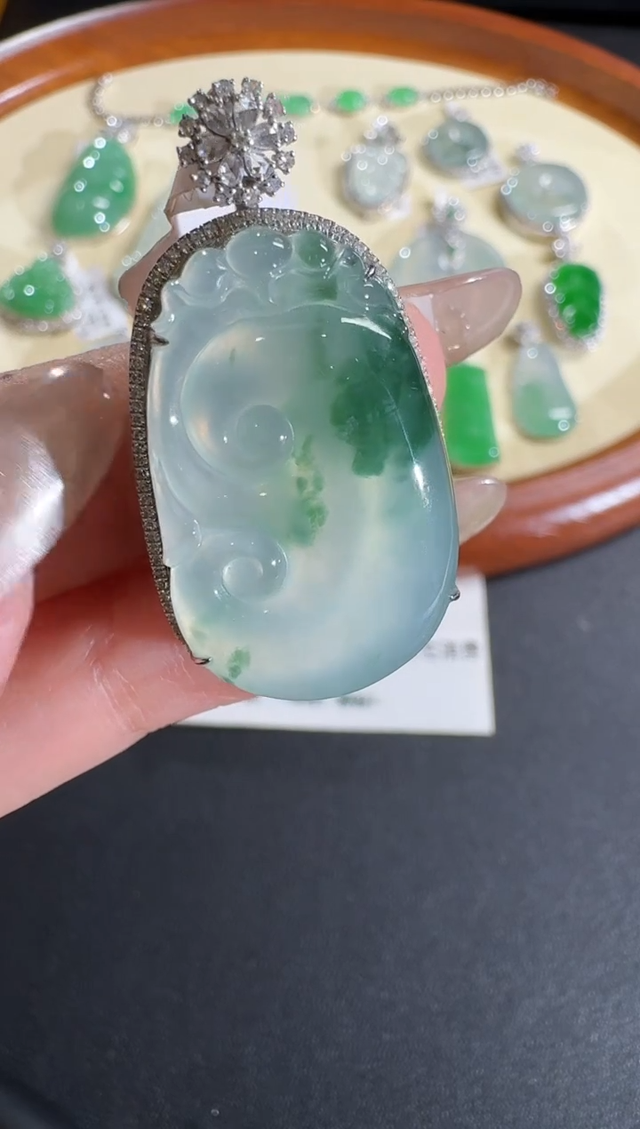 【闪购商品】翡翠吊坠(不含链)18K金镶嵌【假一罚三】钻石镶嵌