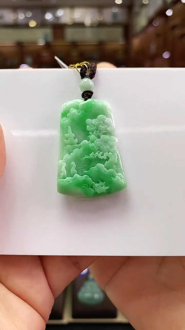 翡翠未镶嵌颈饰山水牌