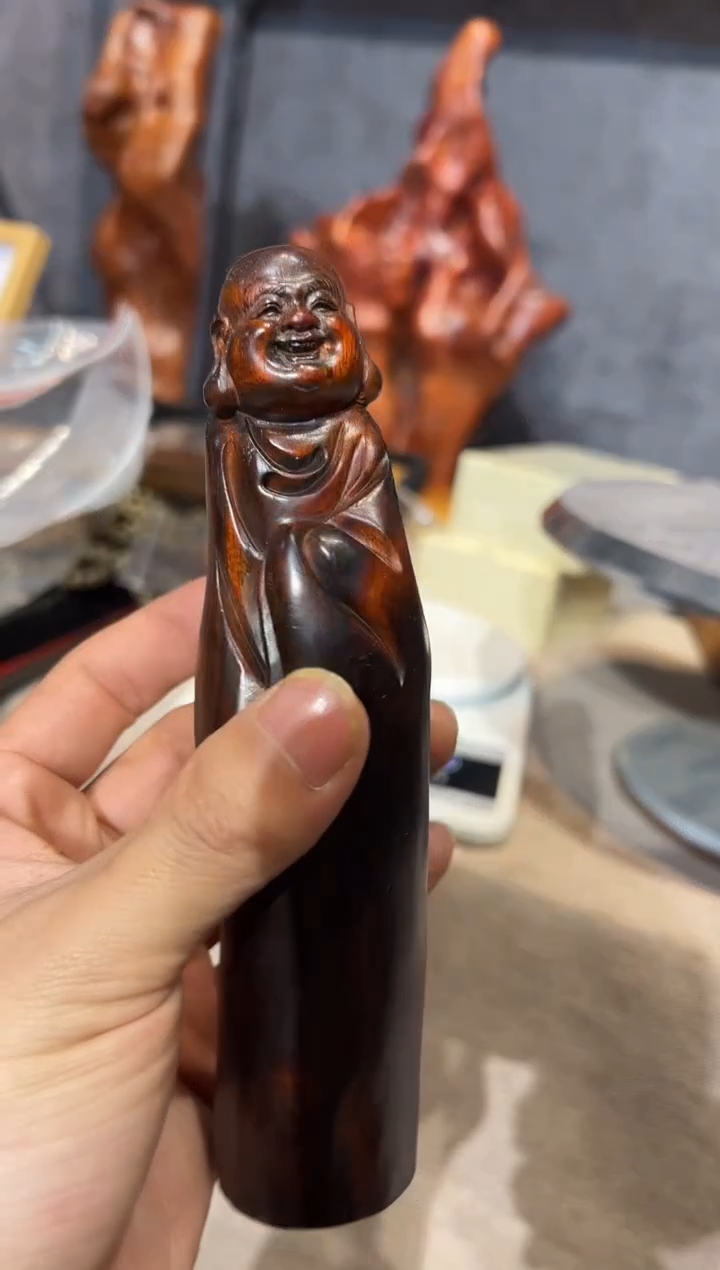 【闪购商品】交趾黄檀（大红酸枝）大红酸枝精工雕刻摆件