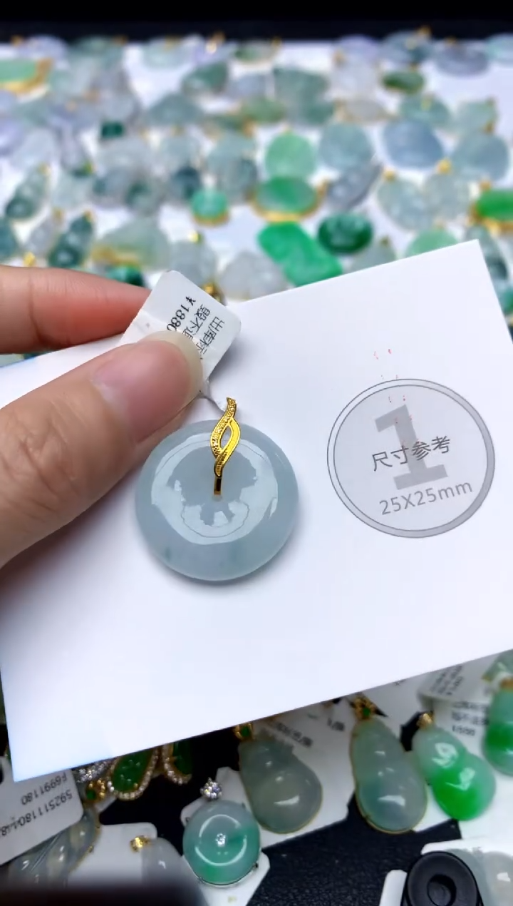 颈饰18K金镶嵌翡翠天然A货翡翠