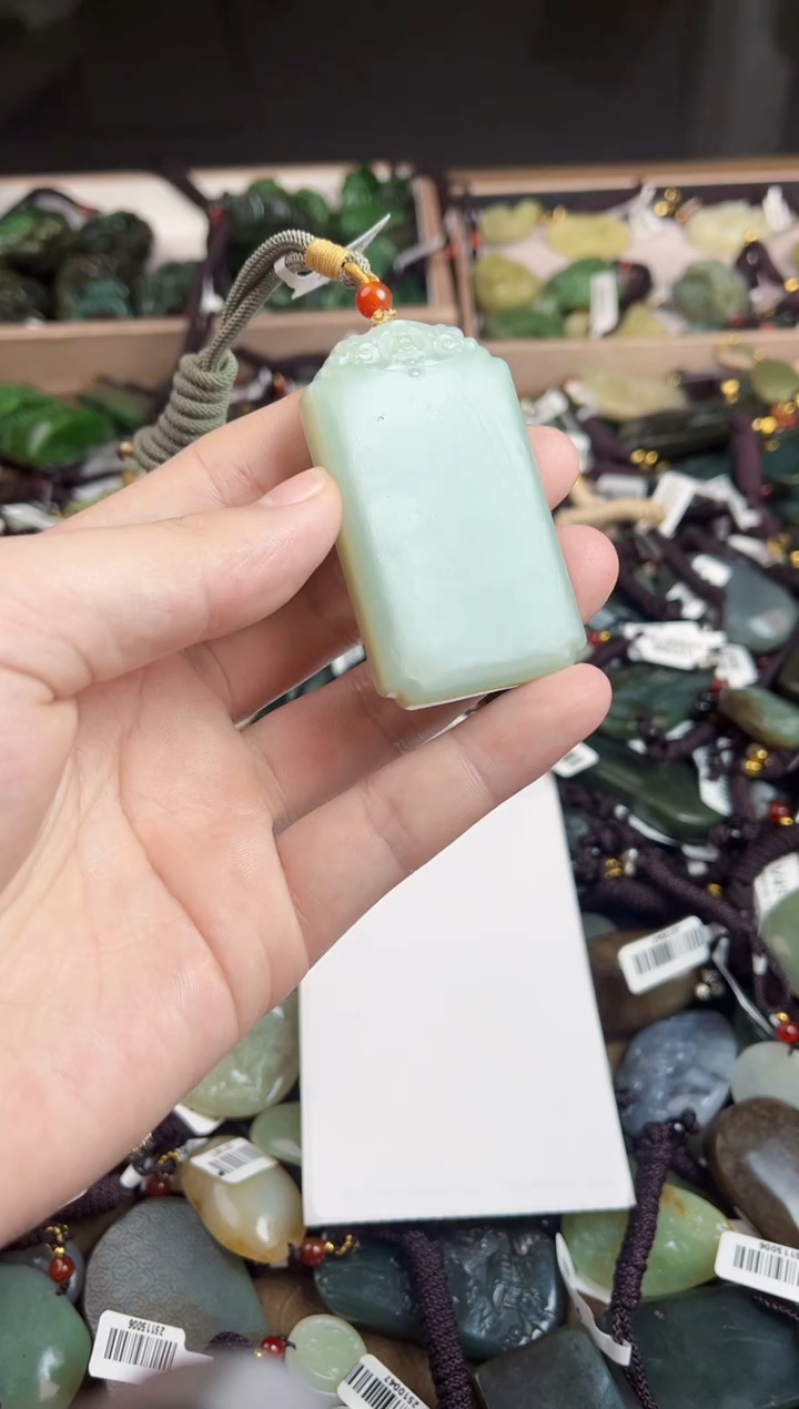 颈饰未镶嵌和田玉1