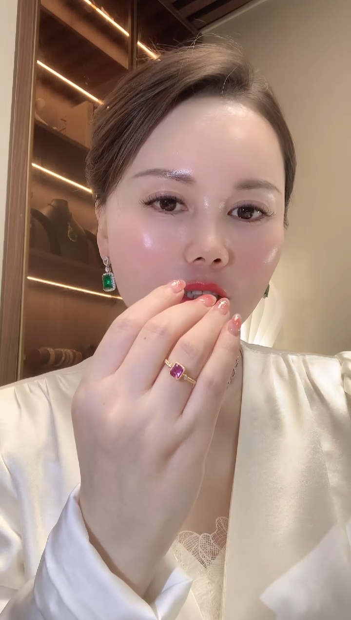 【闪购商品】彩色蓝宝石戒指18K金镶嵌D80 