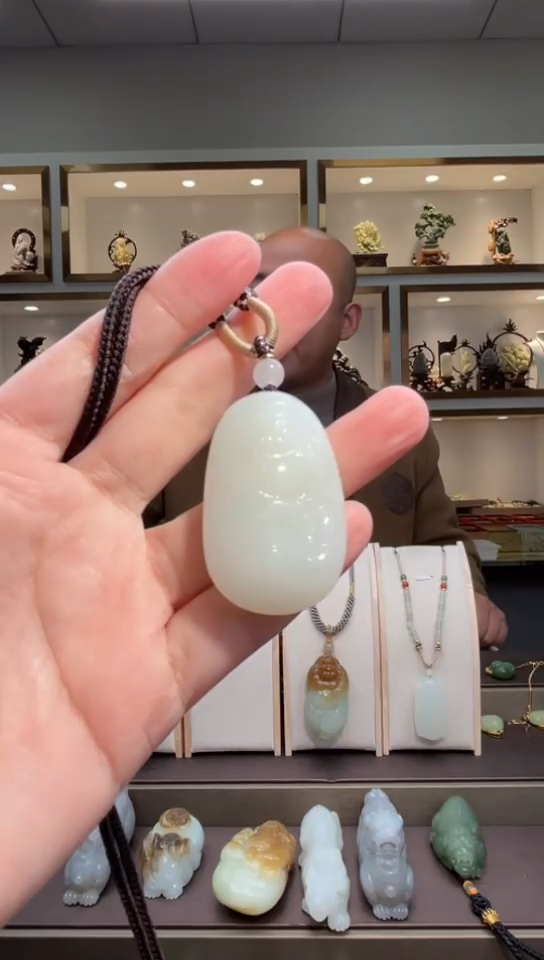 颈饰未镶嵌和田玉苏