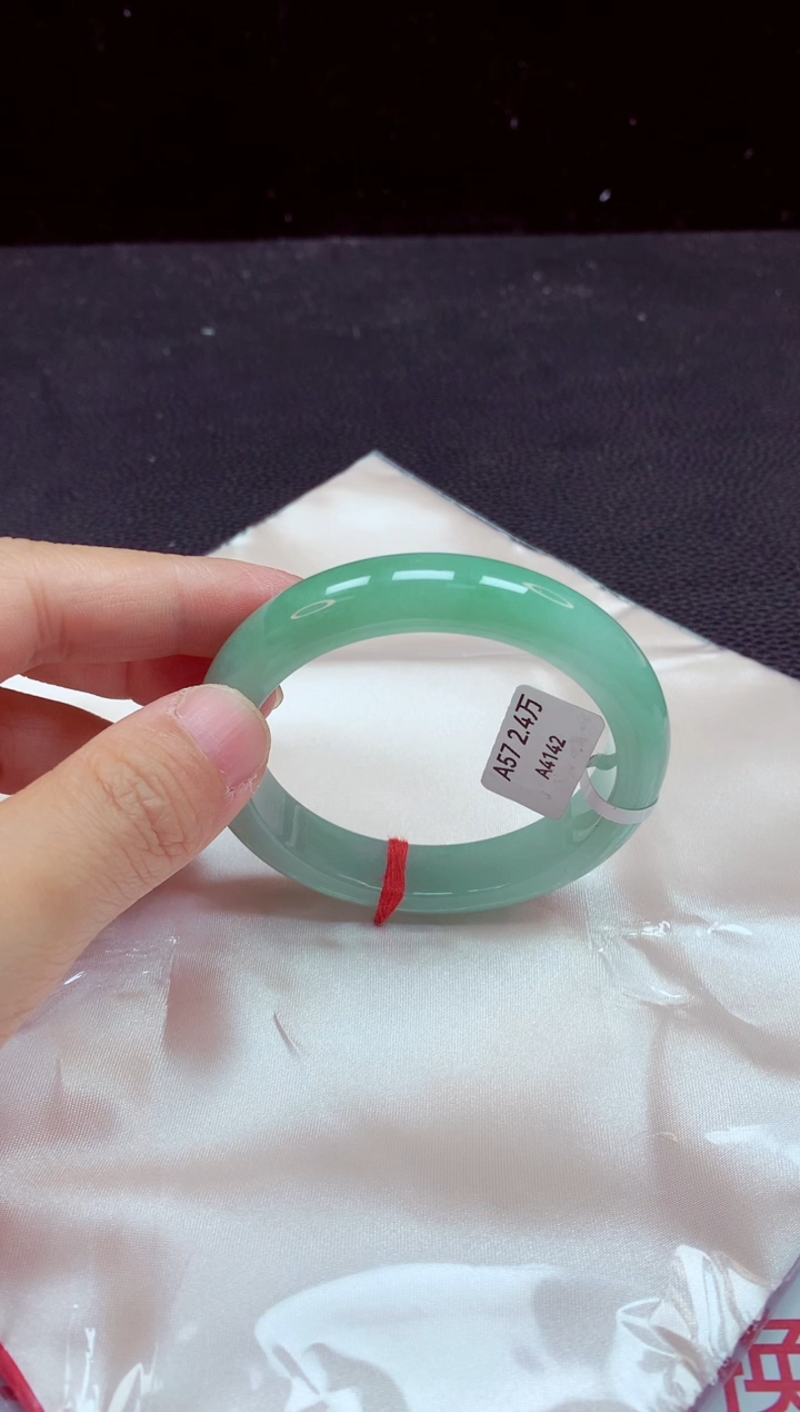 【闪购商品】翡翠手镯未镶嵌手镯57