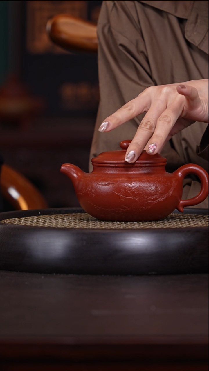 【闪购商品】紫砂茶壶顾美凌13-78鱼籽朱砂仿古350c