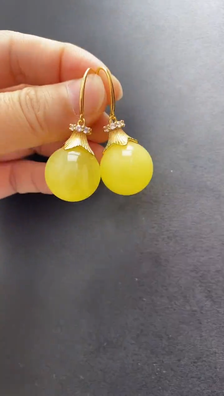 裸石琥珀未镶嵌耳坠