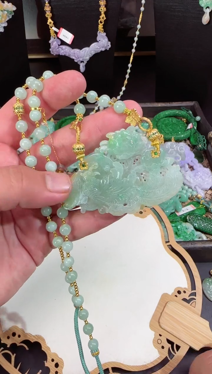 【闪购商品】翡翠颈饰未镶嵌牌子