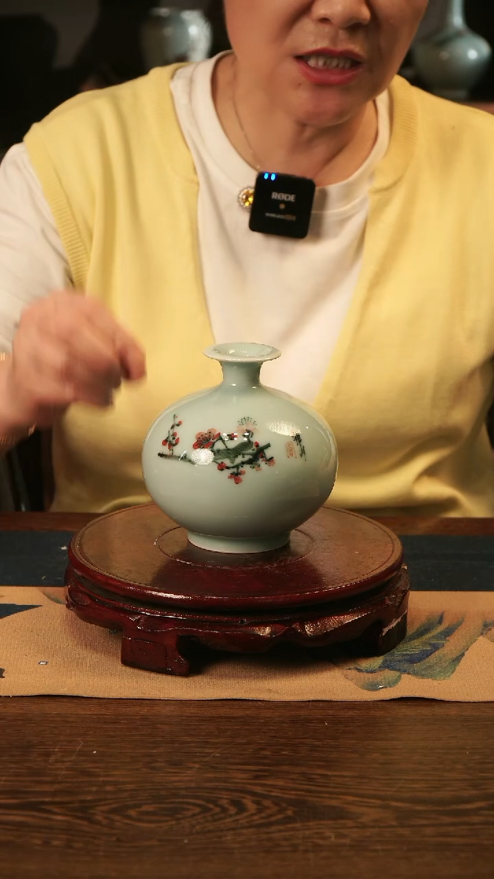 釉中彩 梅花画 小果瓶B