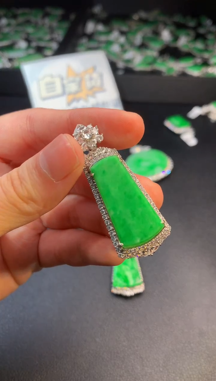【闪购商品】翡翠颈饰银S925镶嵌翡翠