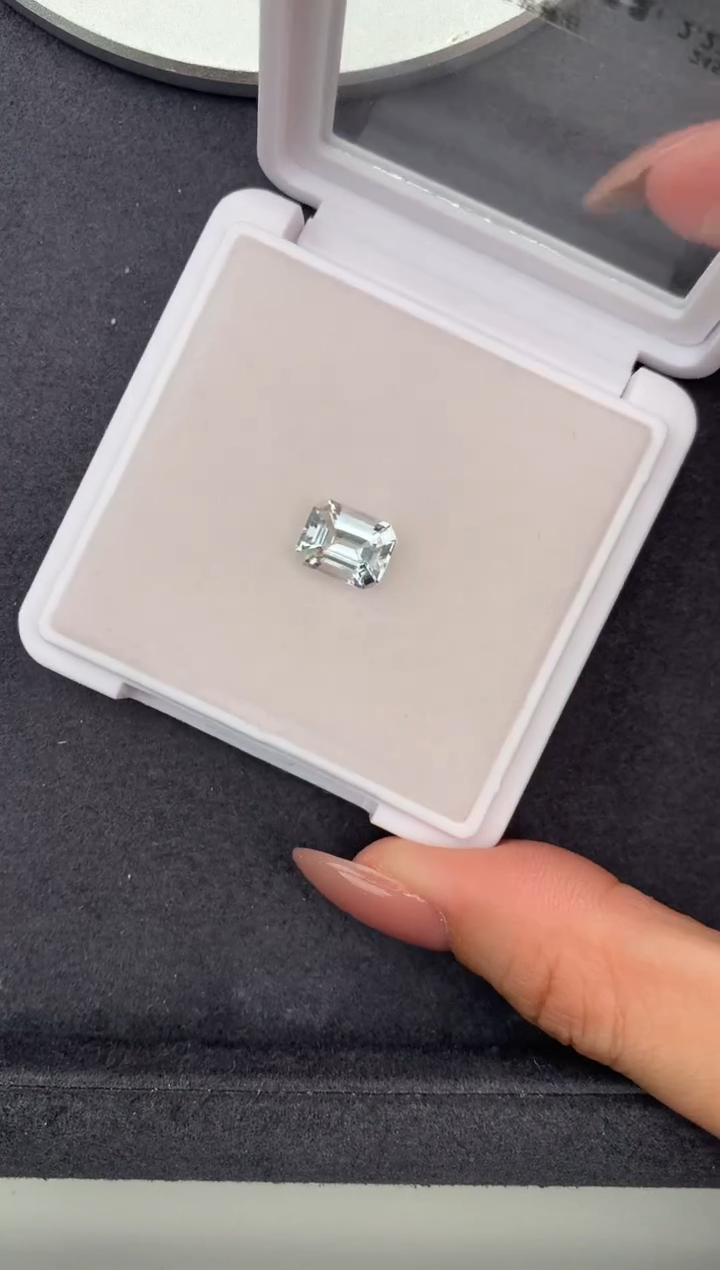 绿柱石裸石2ct白海蓝  FH  定制