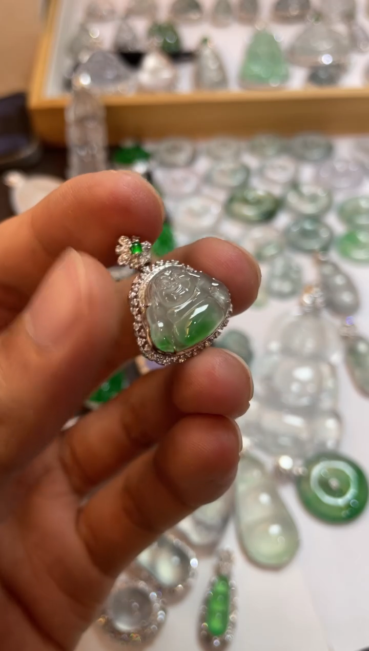 【闪购商品】翡翠吊坠(不含链)18K金镶嵌佛公