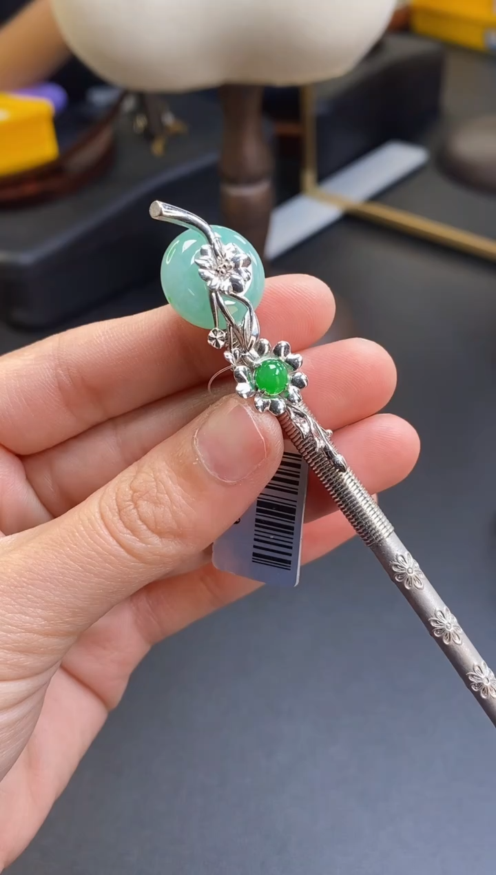 颈饰银S925镶嵌翡翠12700