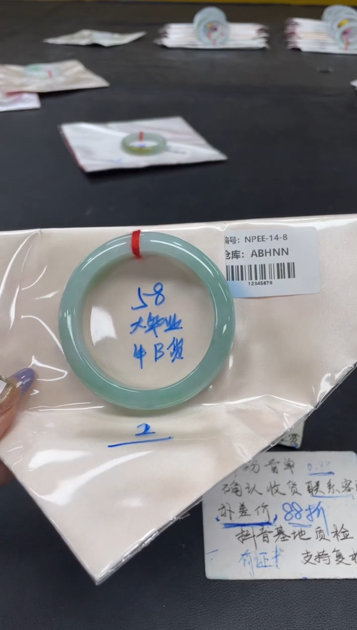 未镶嵌手镯翡翠??翡翠手镯