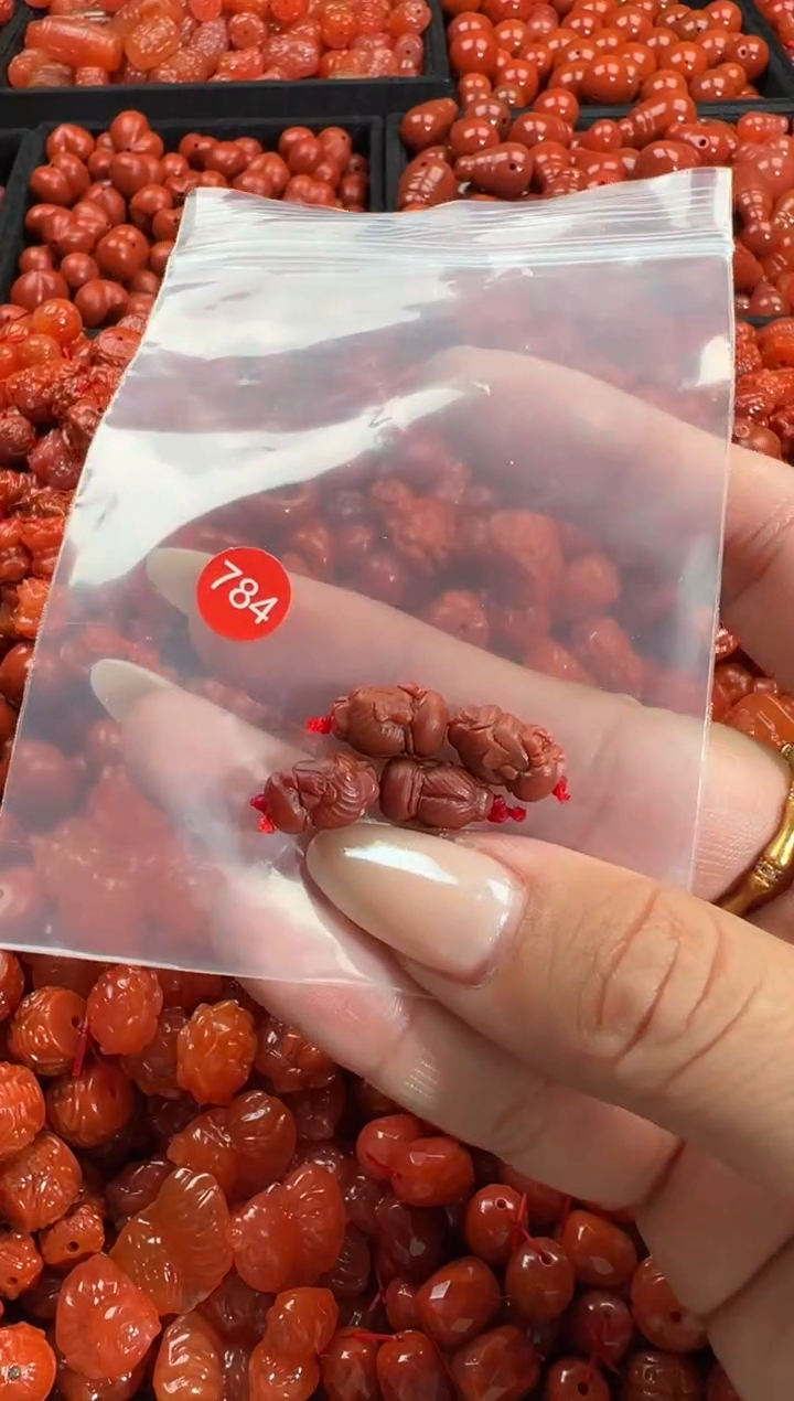 颈饰未镶嵌南红玛瑙1