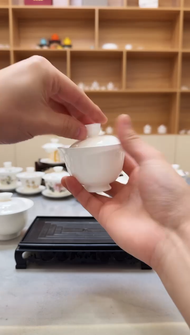 骨瓷二才大帅盖碗+4个将军杯