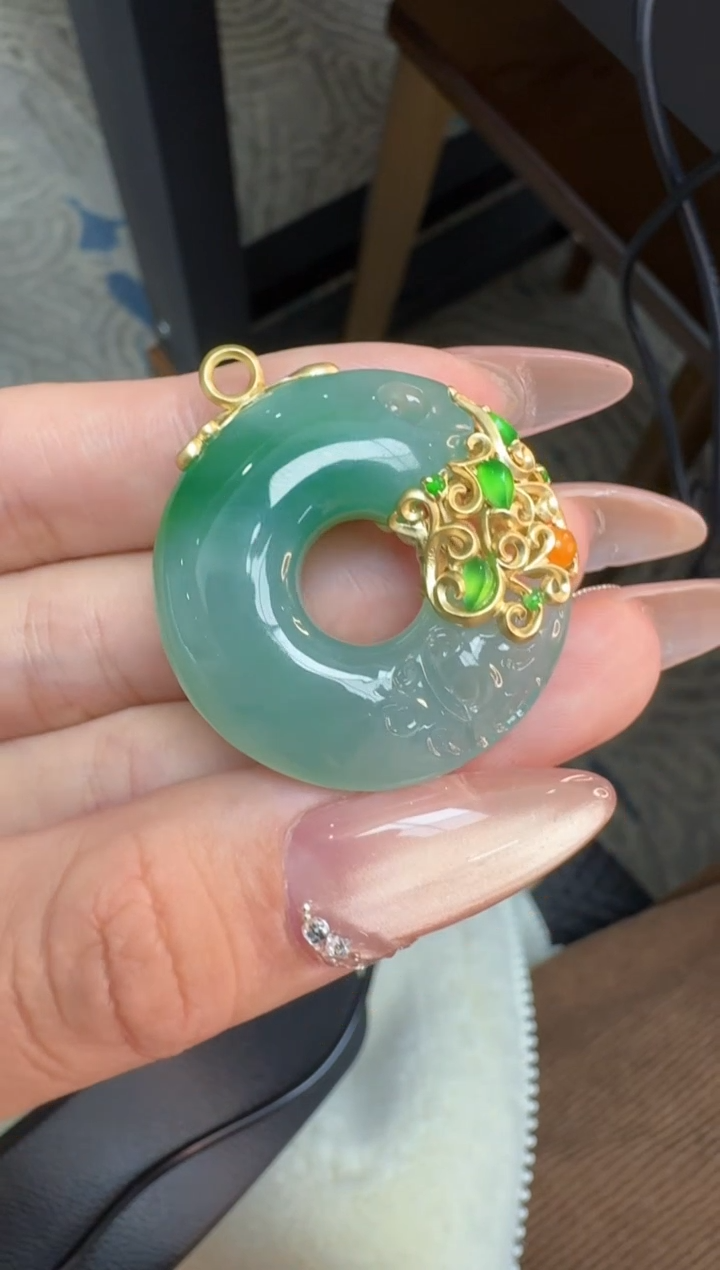 【闪购商品】翡翠颈饰18K金镶嵌缅甸翡翠A货吊坠