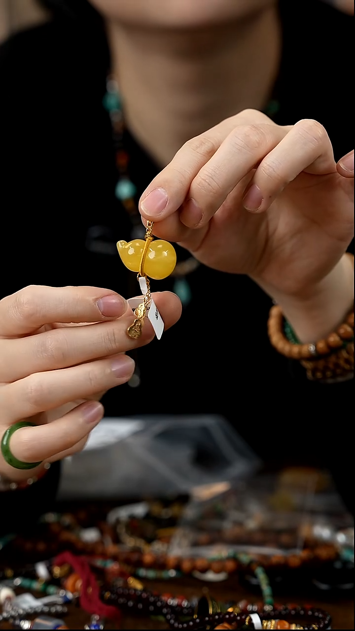 蜜蜡吊坠(赠链)未镶嵌蜜蜡葫芦吊坠多样发一