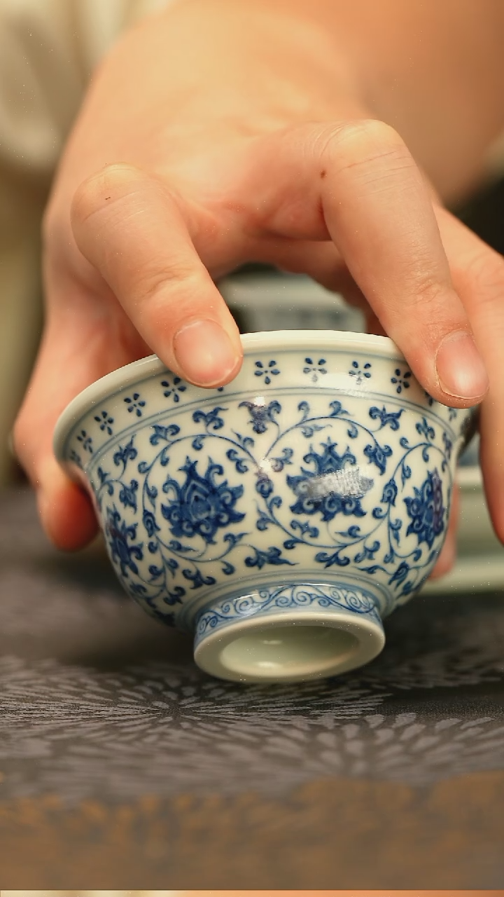 中式仿明永乐双狮缠枝莲压手