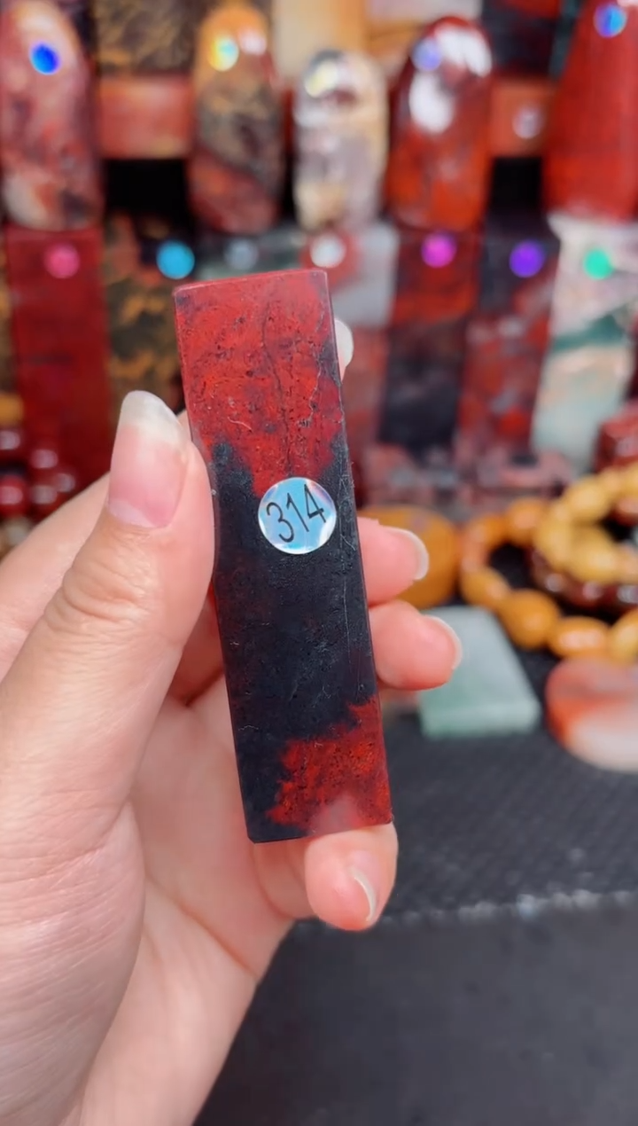 玉桂林鸡血玉印章摆件314
