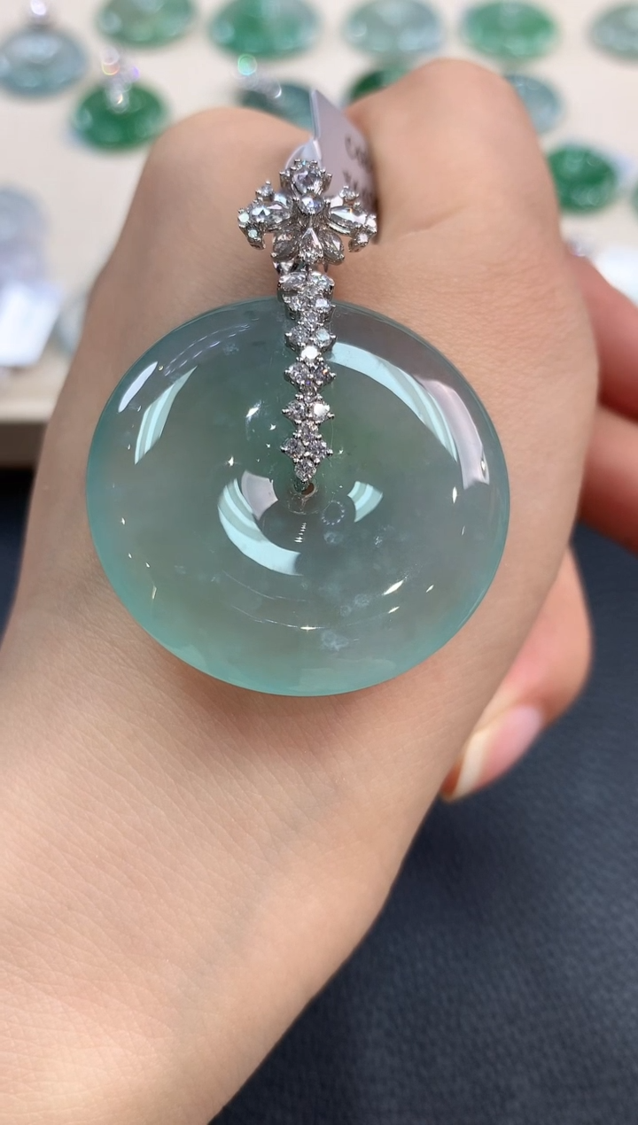【闪购商品】翡翠吊坠(不含链)18K金镶嵌b82