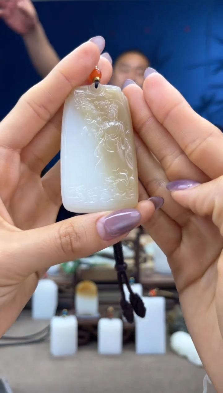 和田玉未镶嵌颈饰1