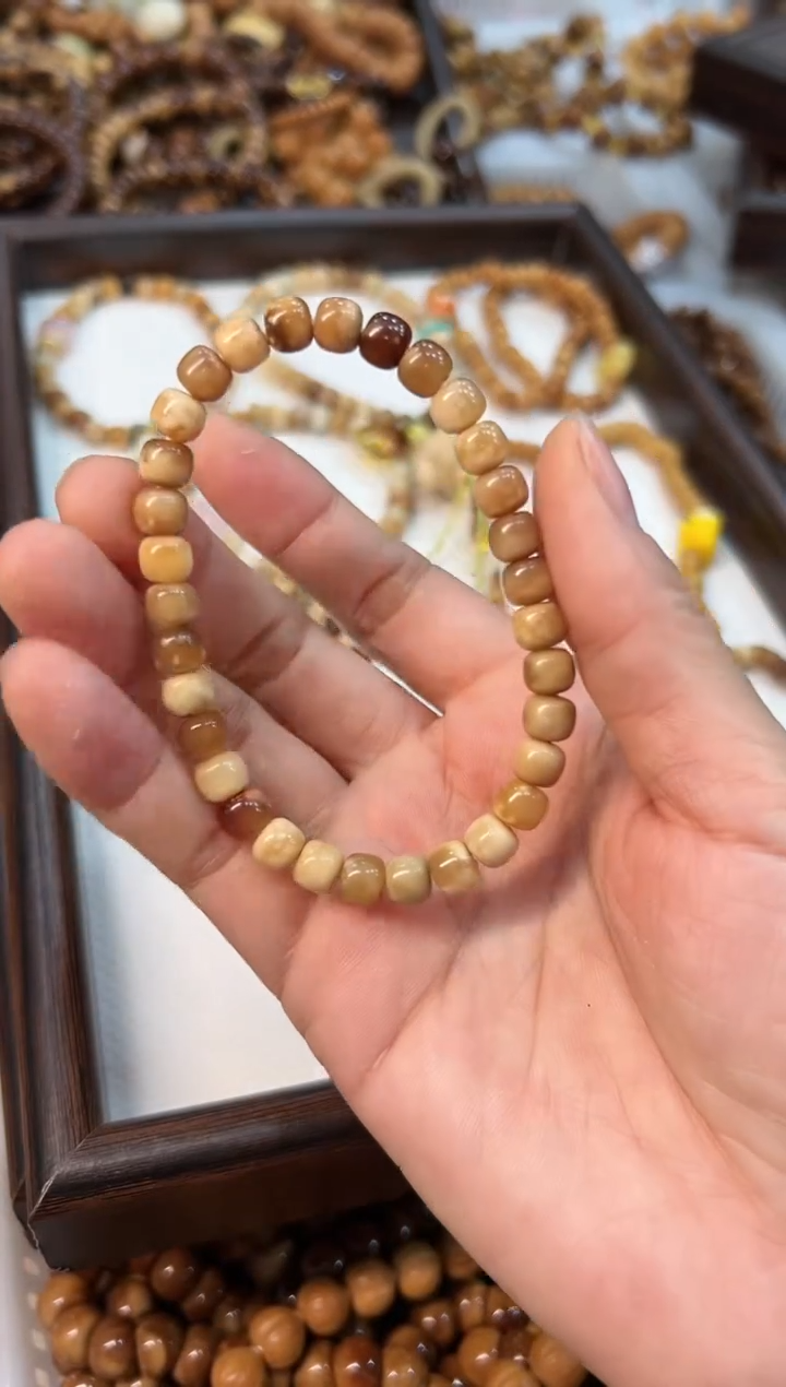 手串龙脊菩提卡7mm左右玉化 妖花 单圈