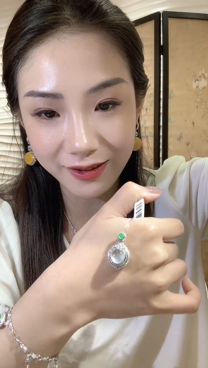 【闪购商品】翡翠吊坠(不含链)18K金镶嵌D8