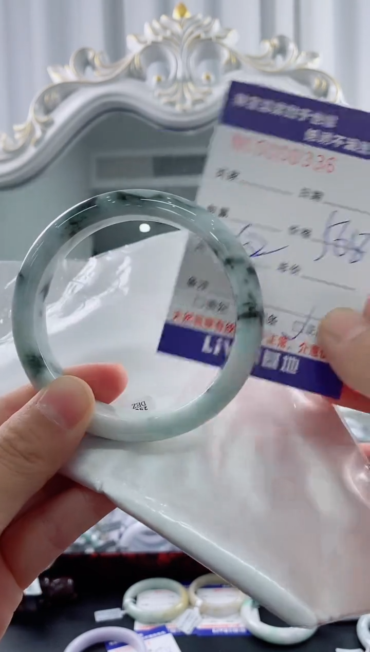 翡翠手镯未镶嵌天然缅甸A货翡翠