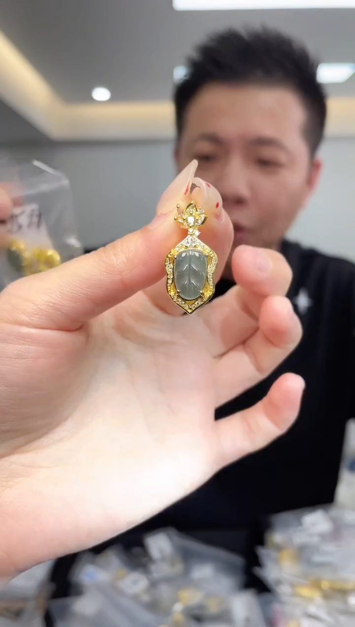 【闪购商品】翡翠吊坠(不含链)未镶嵌（多样性单个发货）
