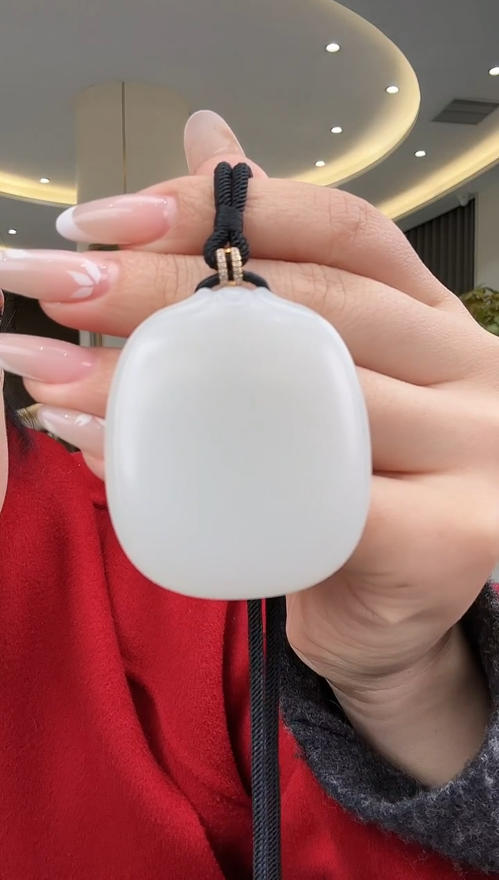 颈饰未镶嵌和田玉且末白玉无事牌