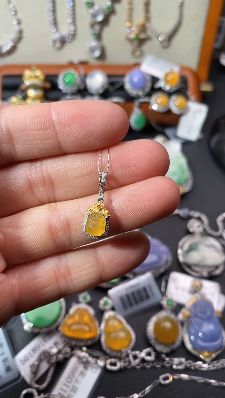 【闪购商品】翡翠吊坠(不含链)18K金镶嵌吊坠