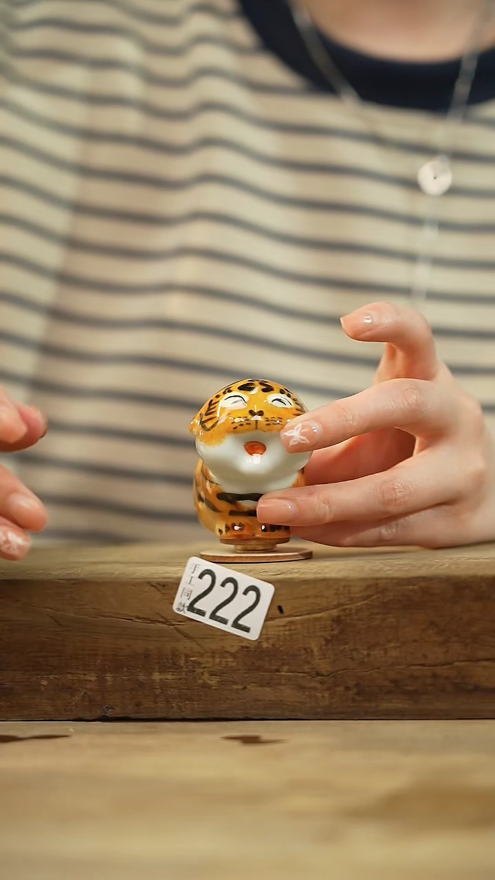 【闪购商品】瓷片设计师手作款 转转老虎摆件