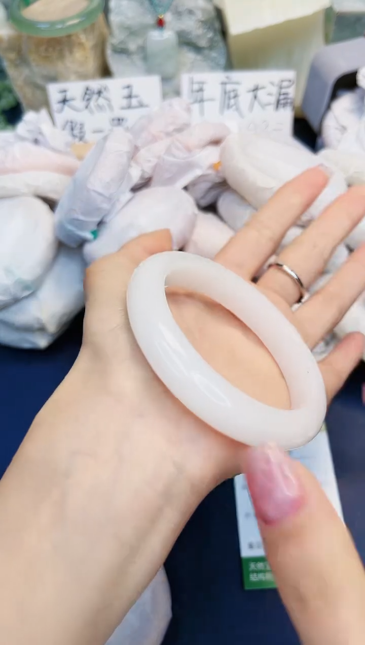 【闪购商品】石英质玉手镯未镶嵌383
