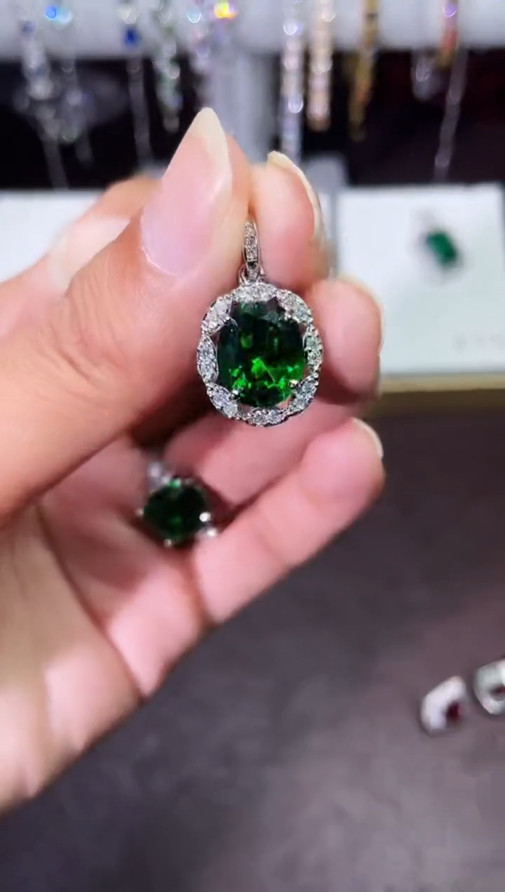 合金合成钻石绿宝吊坠