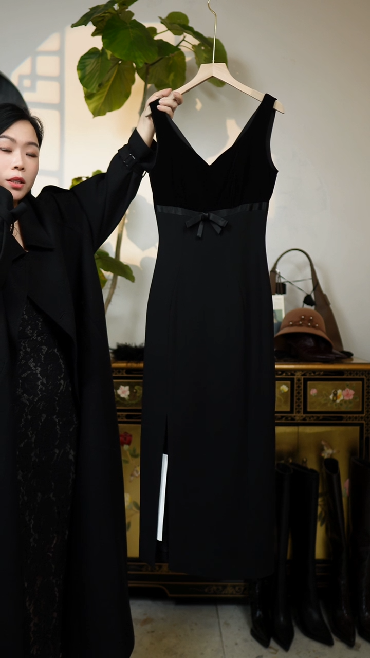 S码，蝴蝶接拼丝绒连衣裙，黑色