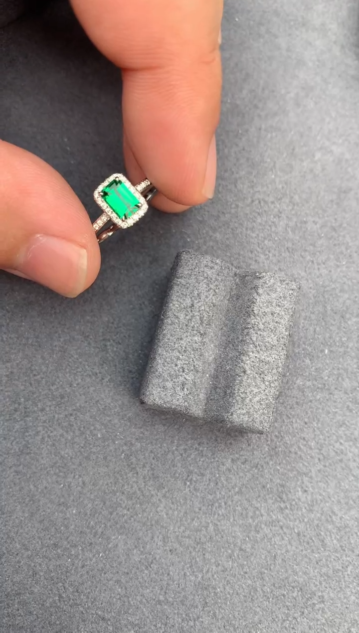 【闪购商品】祖母绿戒指18K金镶嵌48分祖母绿戒指