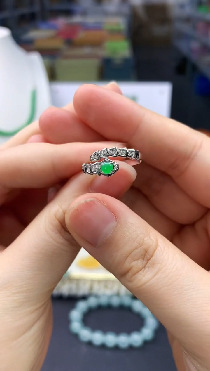 【闪购商品】翡翠颈饰18K金镶嵌翡翠戒指|不退不换