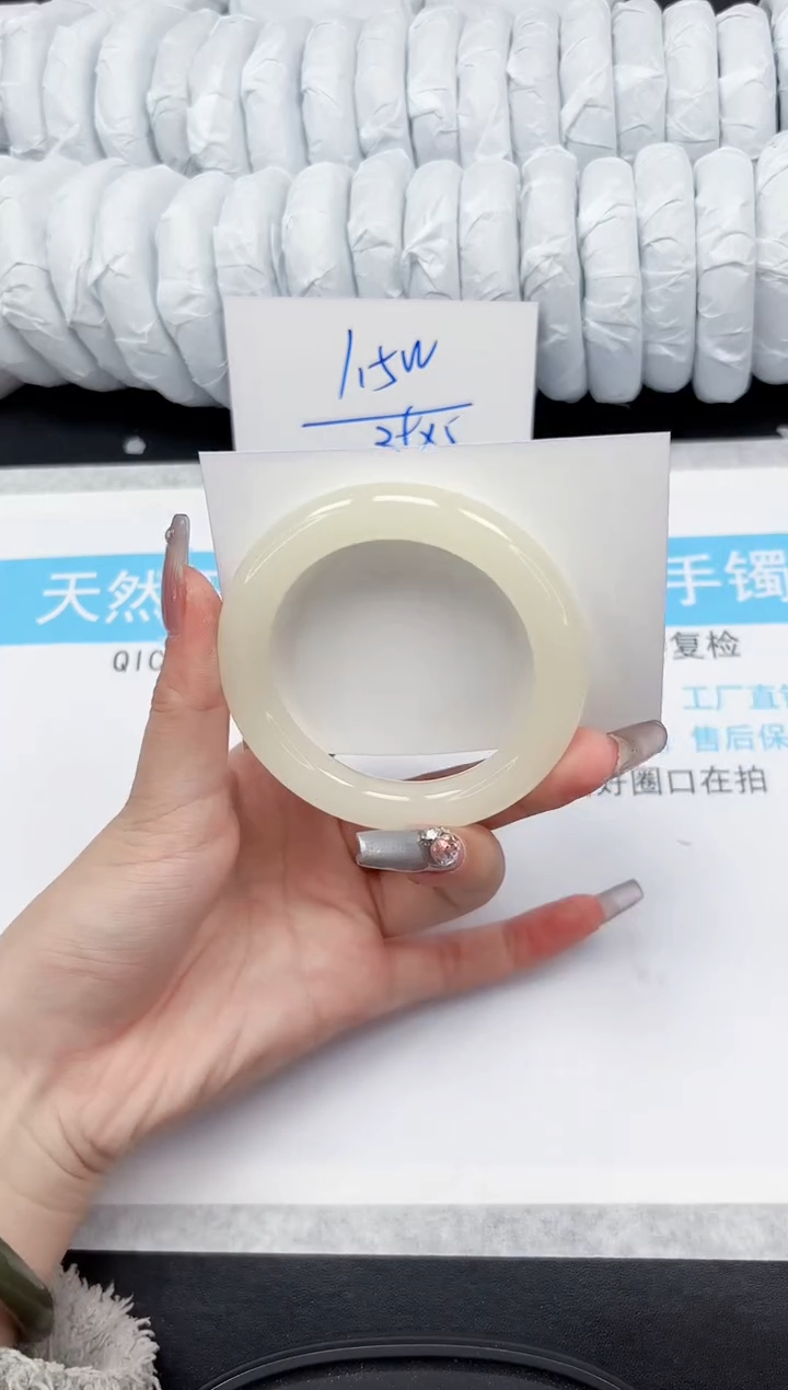 【闪购商品】石英质玉手镯未镶嵌187-54