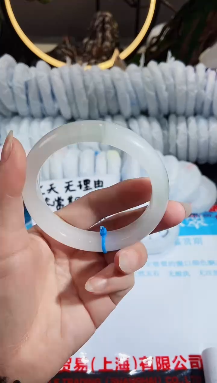 【闪购商品】石英质玉手镯未镶嵌46-60