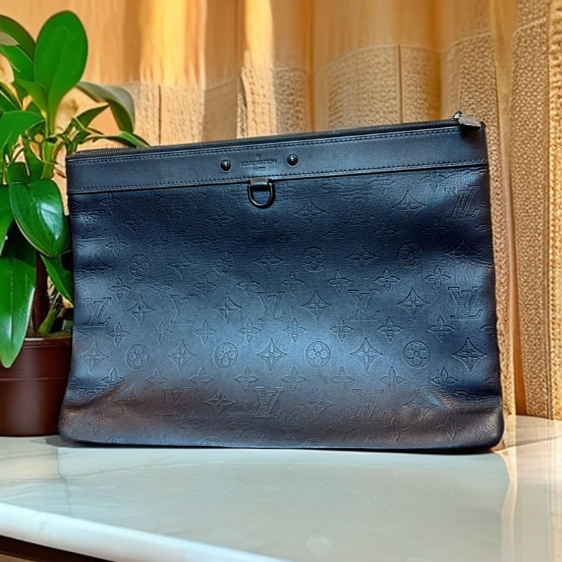 95新 LouisVuitton/路易威登 黑色压花手拿包 1226 2911 