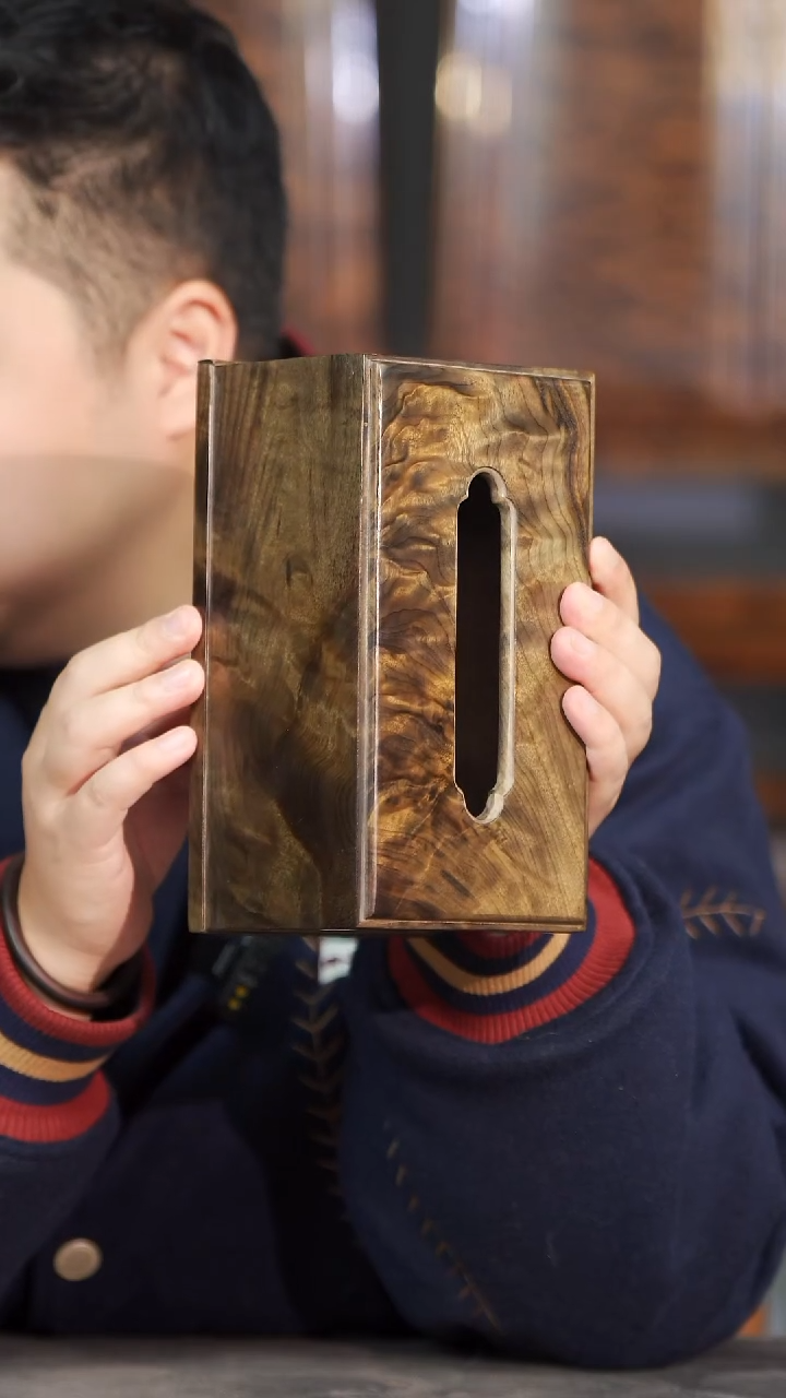 金丝楠318满花纹精工榫卯原木纸巾盒