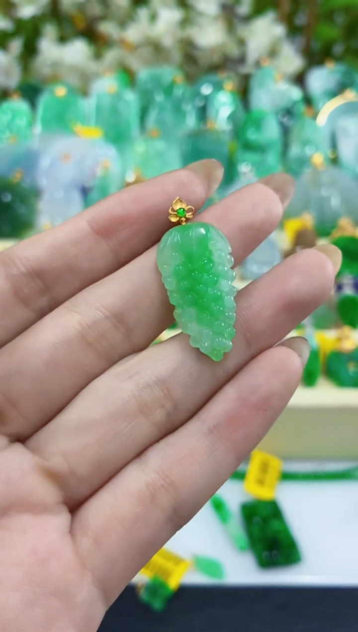 吊坠(不含链)18K金镶嵌翡翠挂件