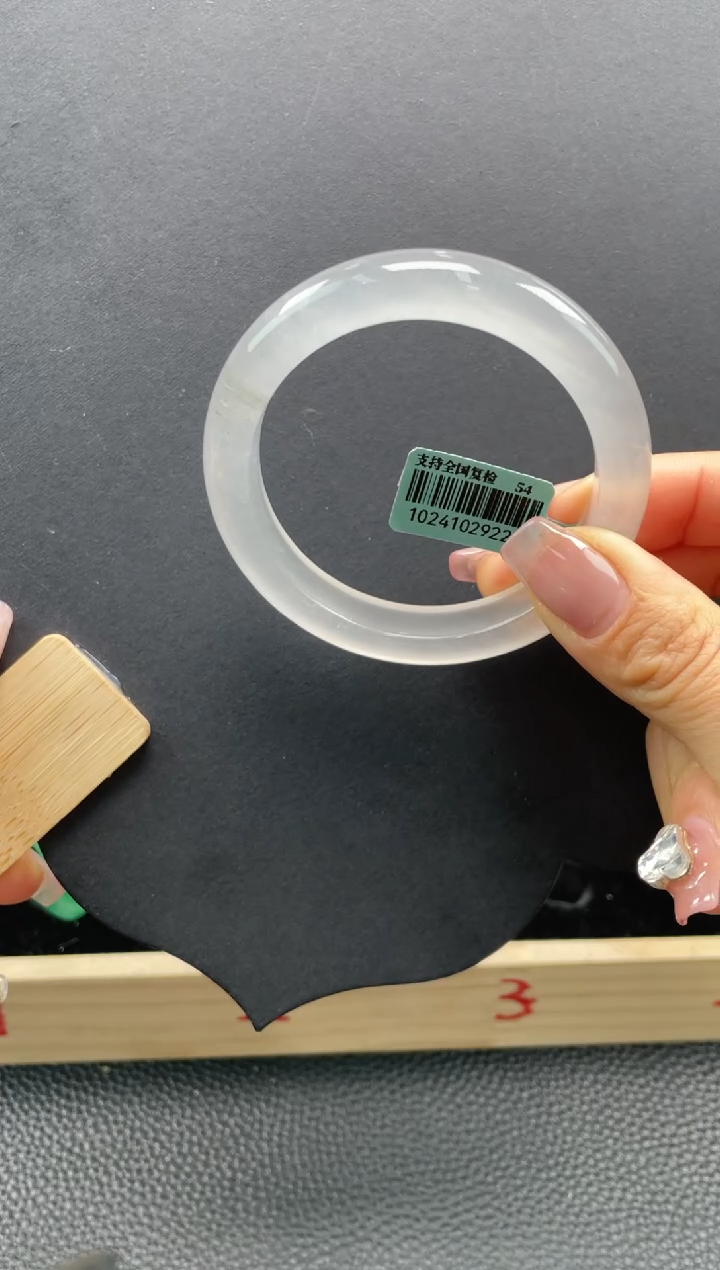 【闪购商品】石英质玉手镯未镶嵌口径54+