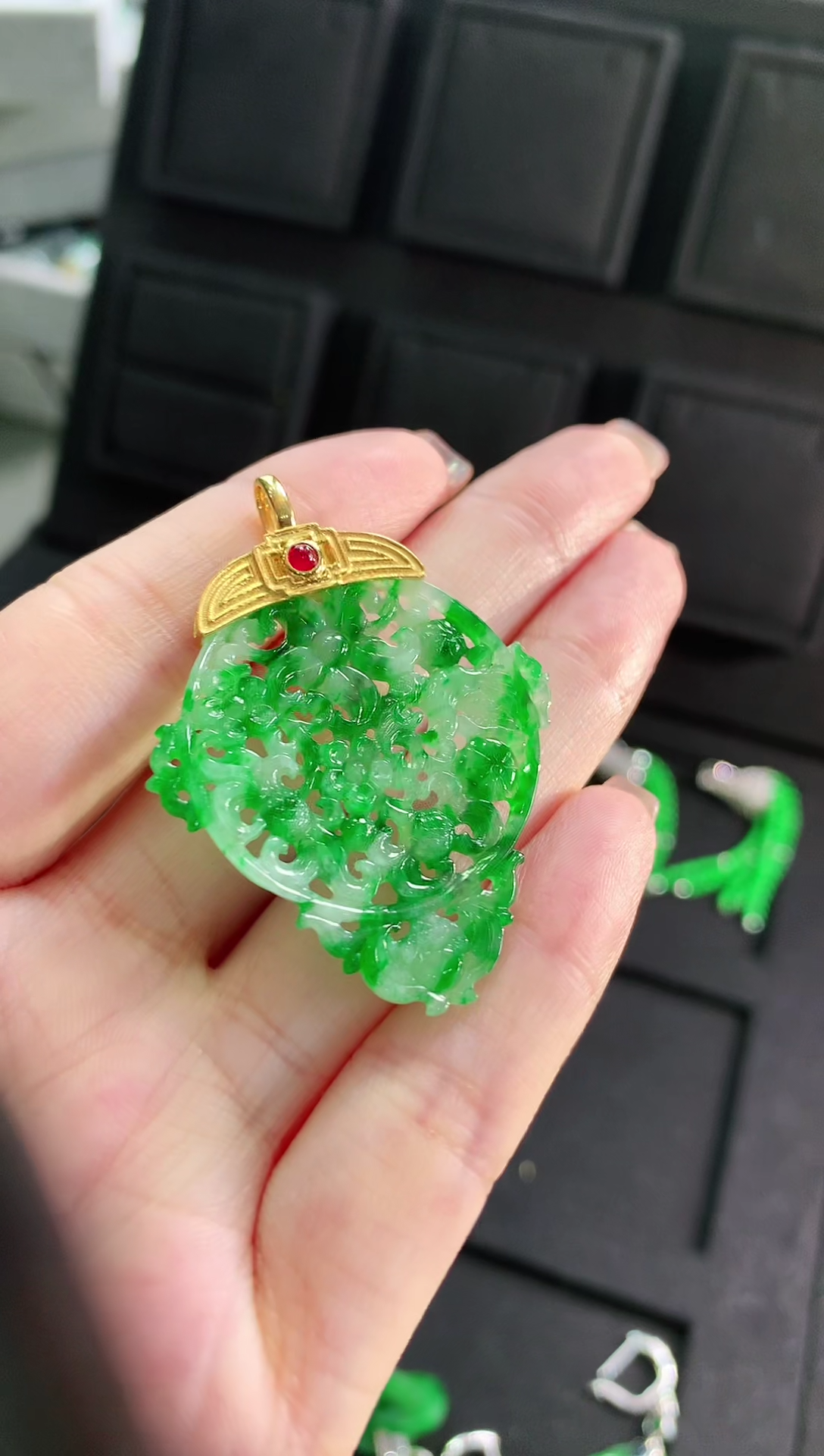 【闪购商品】翡翠吊坠(不含链)18K金镶嵌吊坠