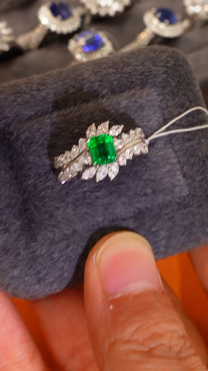 【闪购商品】祖母绿戒指18K金镶嵌.